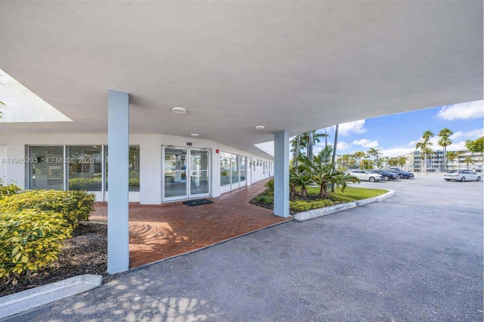 1750 NE 191st St # 1, Miami FL 33179