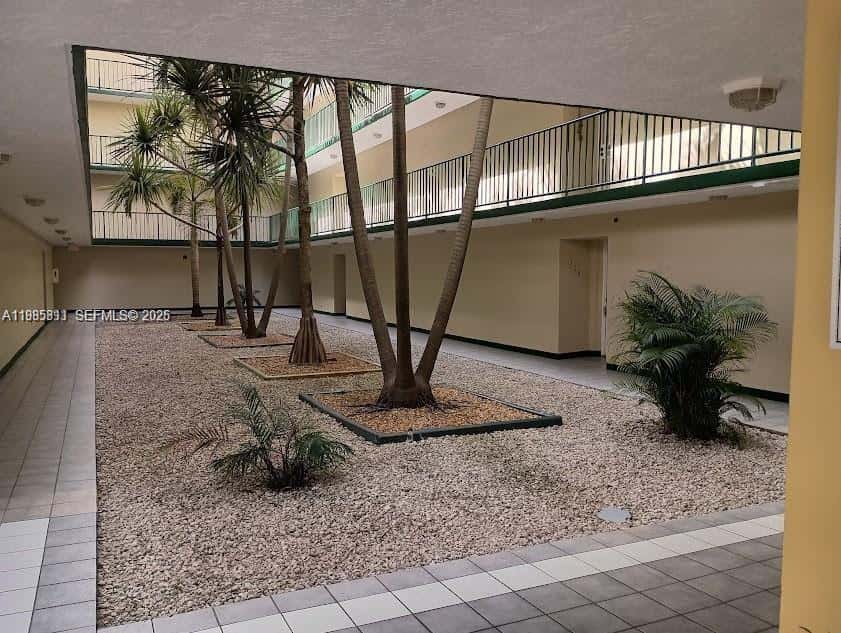 8321 NW 7th St # 307, Miami FL 33126