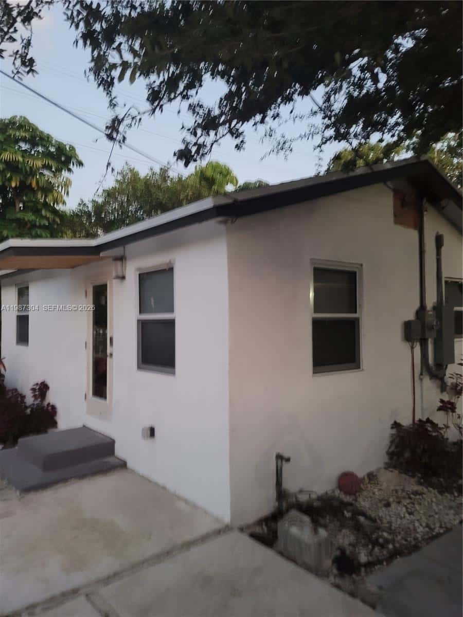 512 NW 96th St # A, Miami FL 33150