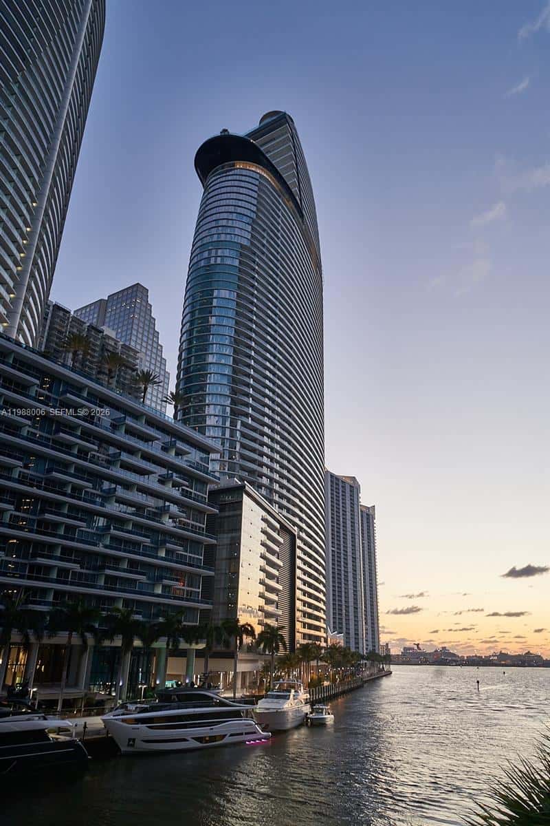 300 Biscayne Boulevard Way # 1808W, Miami FL 33131