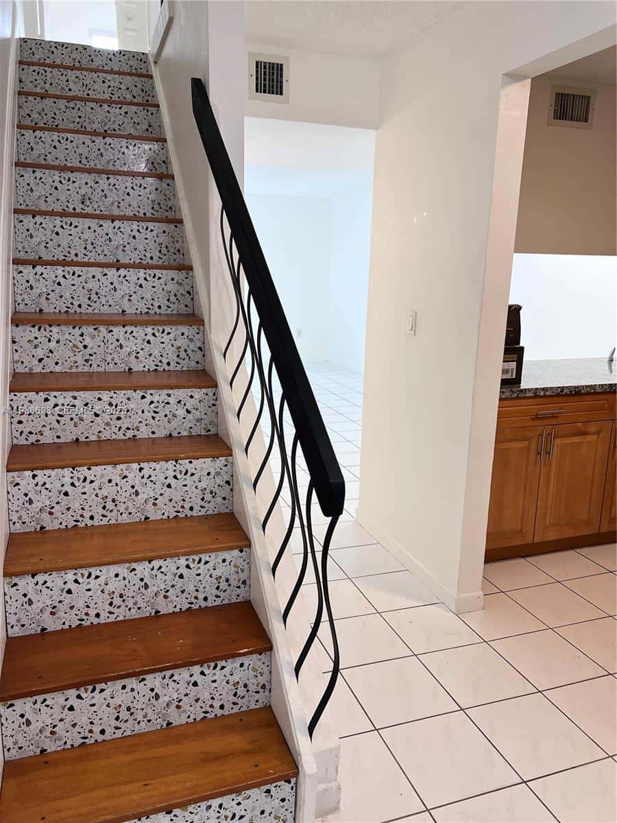 2750 W 76th St # 208, Hialeah FL 33016