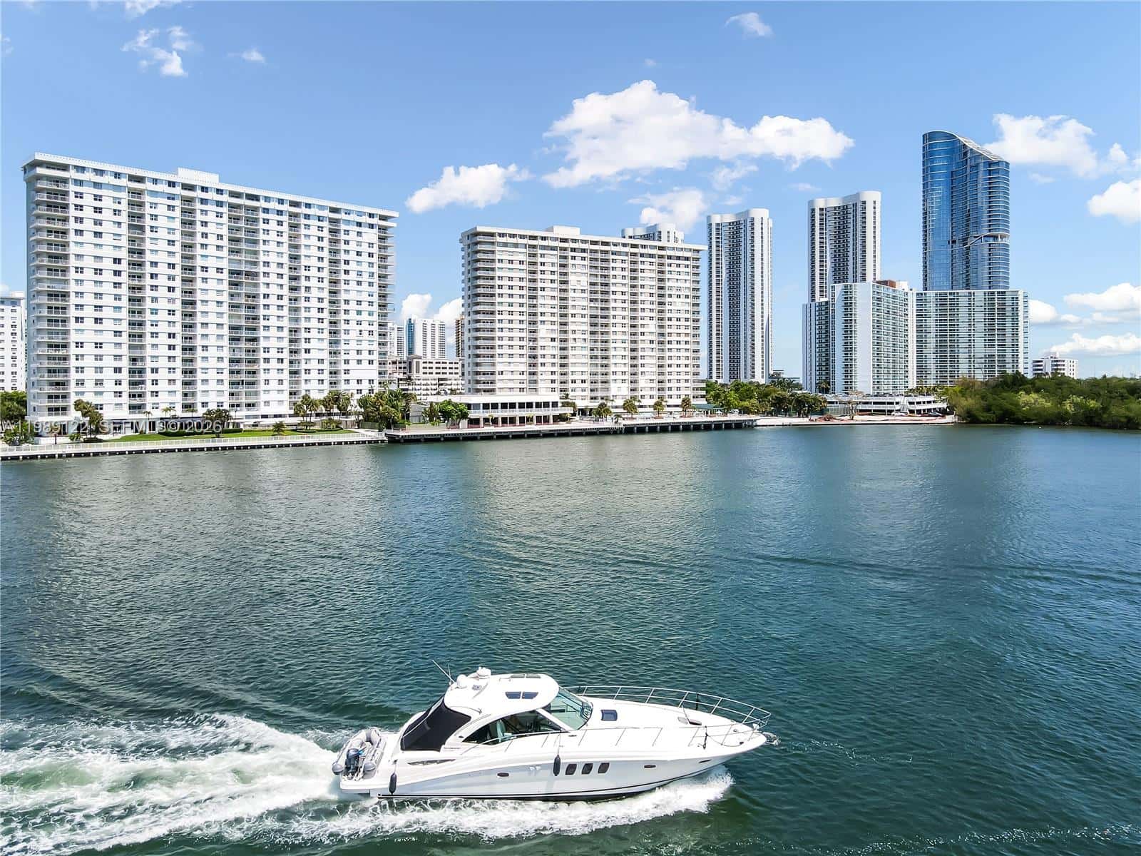 300 Bayview Dr # 307, Sunny Isles Beach FL 33160