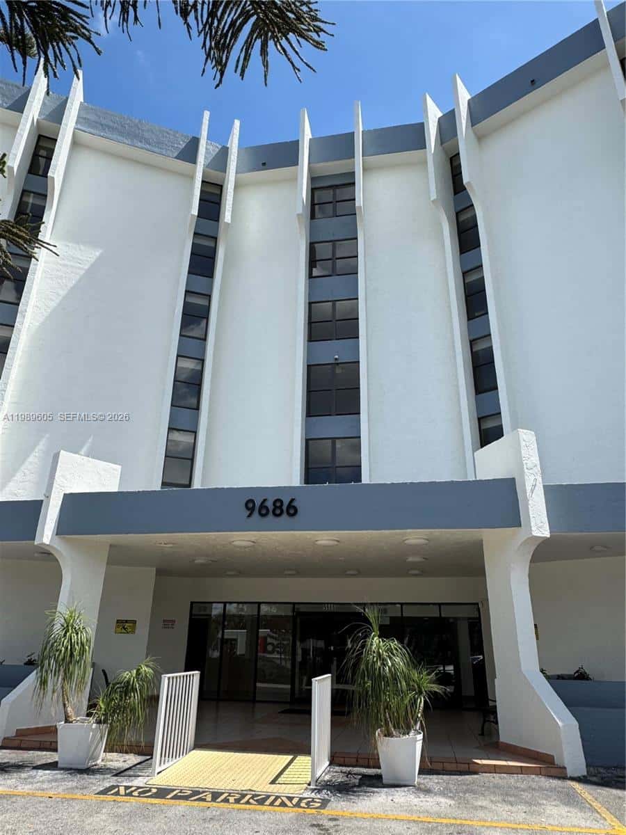 9686 Fontainebleau Blvd # 301, Miami FL 33172