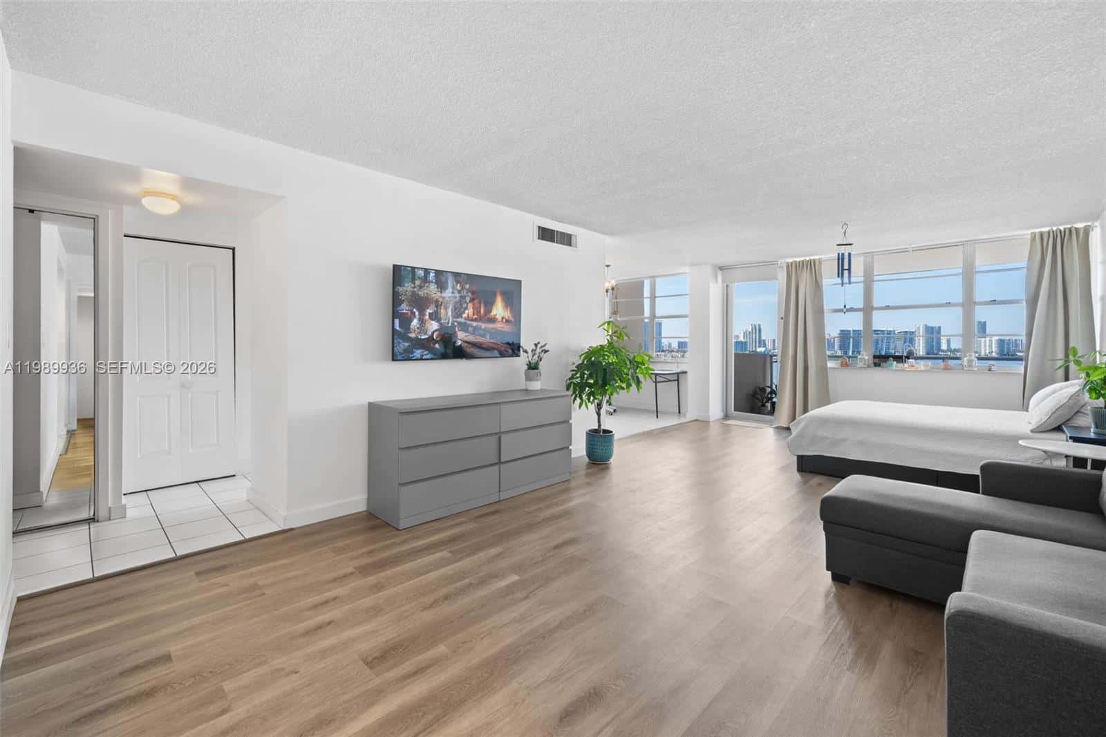 250 174th St # 915, Sunny Isles Beach FL 33160