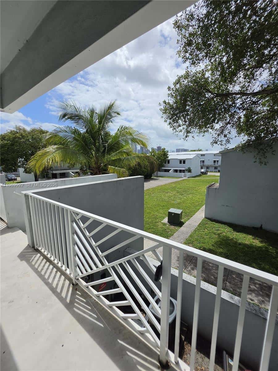 1990 NW 4th Ct # 7, Miami FL 33136