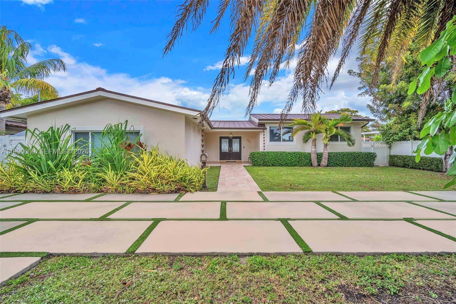 851 Bluebird Ave, Miami Springs FL 33166