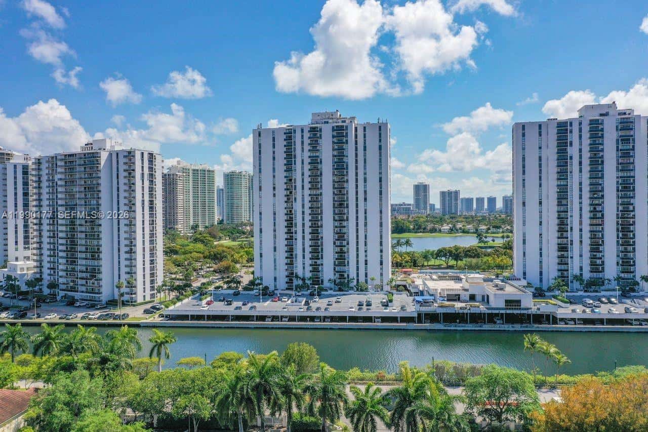 3675 N Country Club Dr # 401, Aventura FL 33180