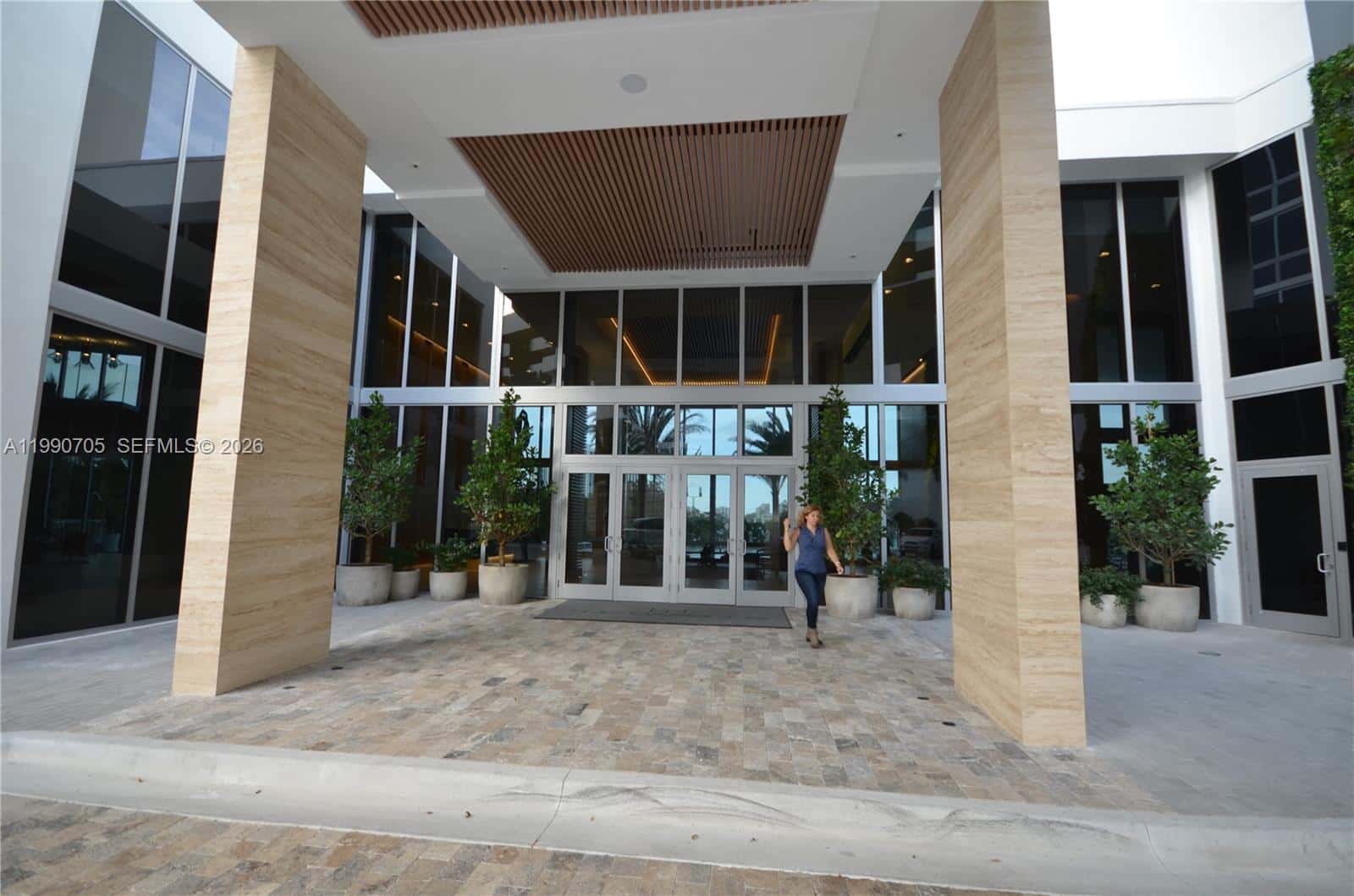 16385 Biscayne Blvd # 518, North Miami Beach FL 33160