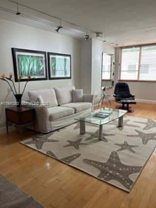 5005 Collins Ave # 423, Miami Beach FL 33140