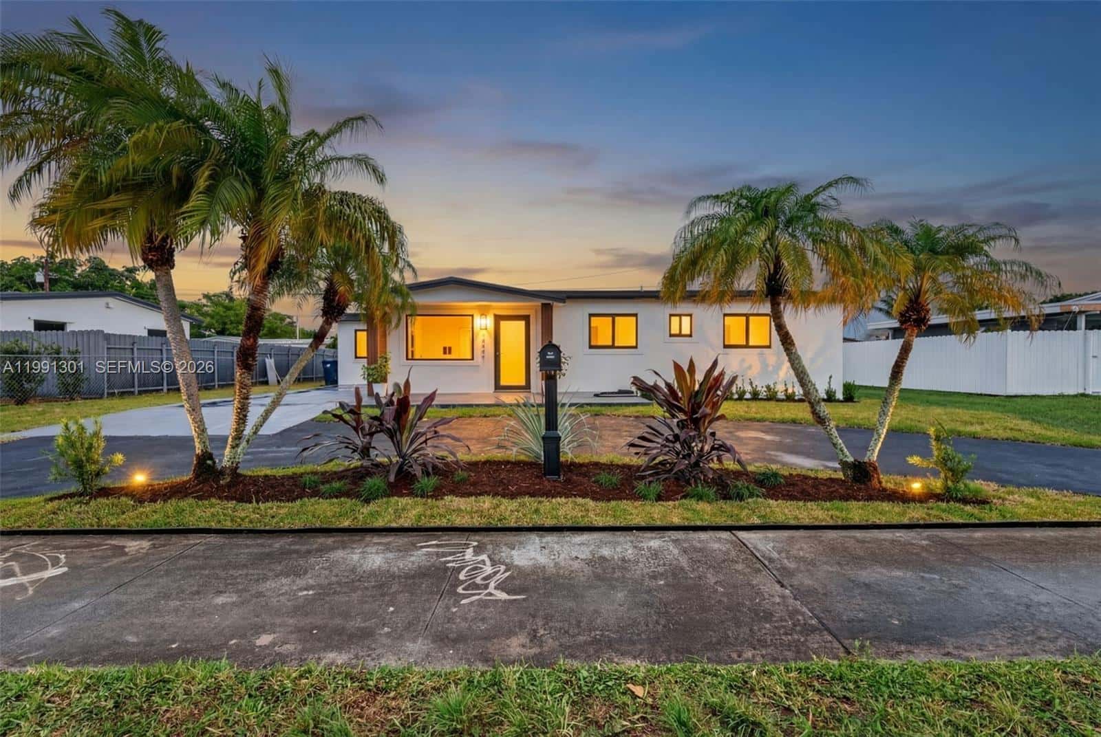 10445 SW 149th Ter, Unincorporated Dade County FL 33176