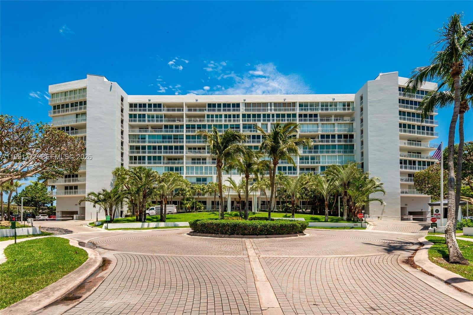 600 Grapetree Dr, Key Biscayne FL 33149