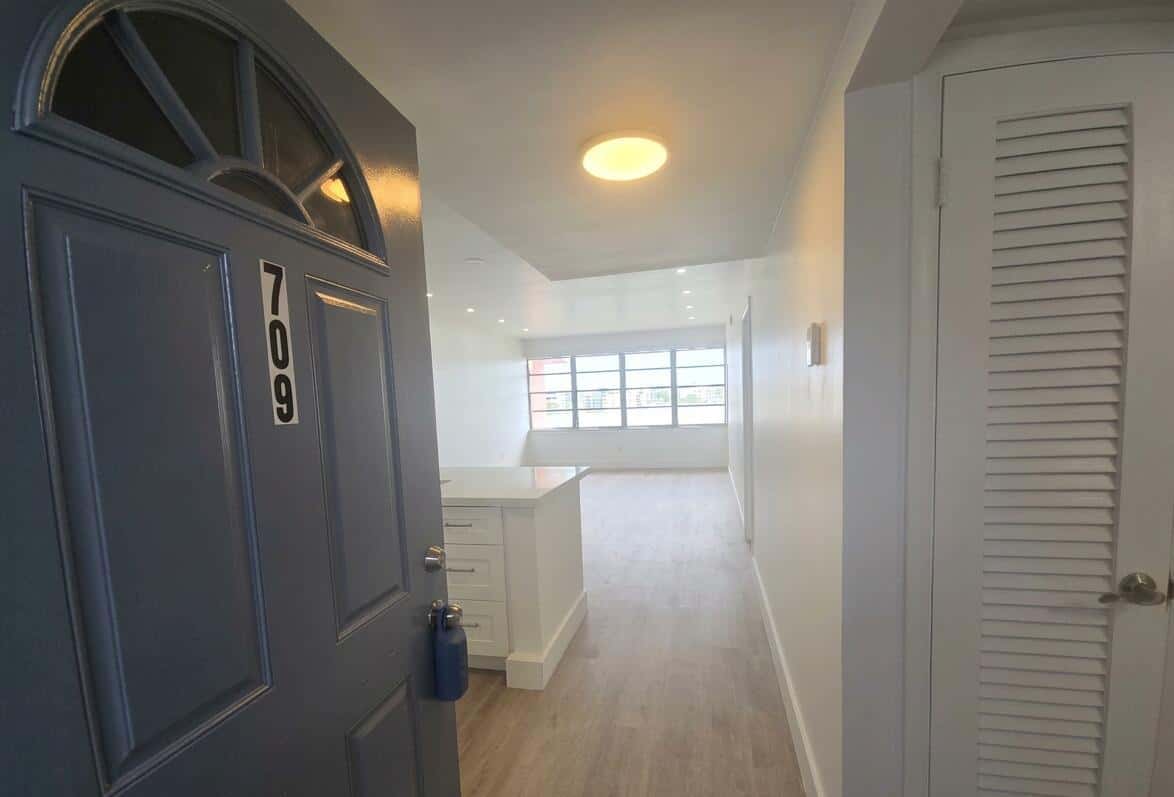 18555 NE 14th Avenue # 709, Miami FL 33179