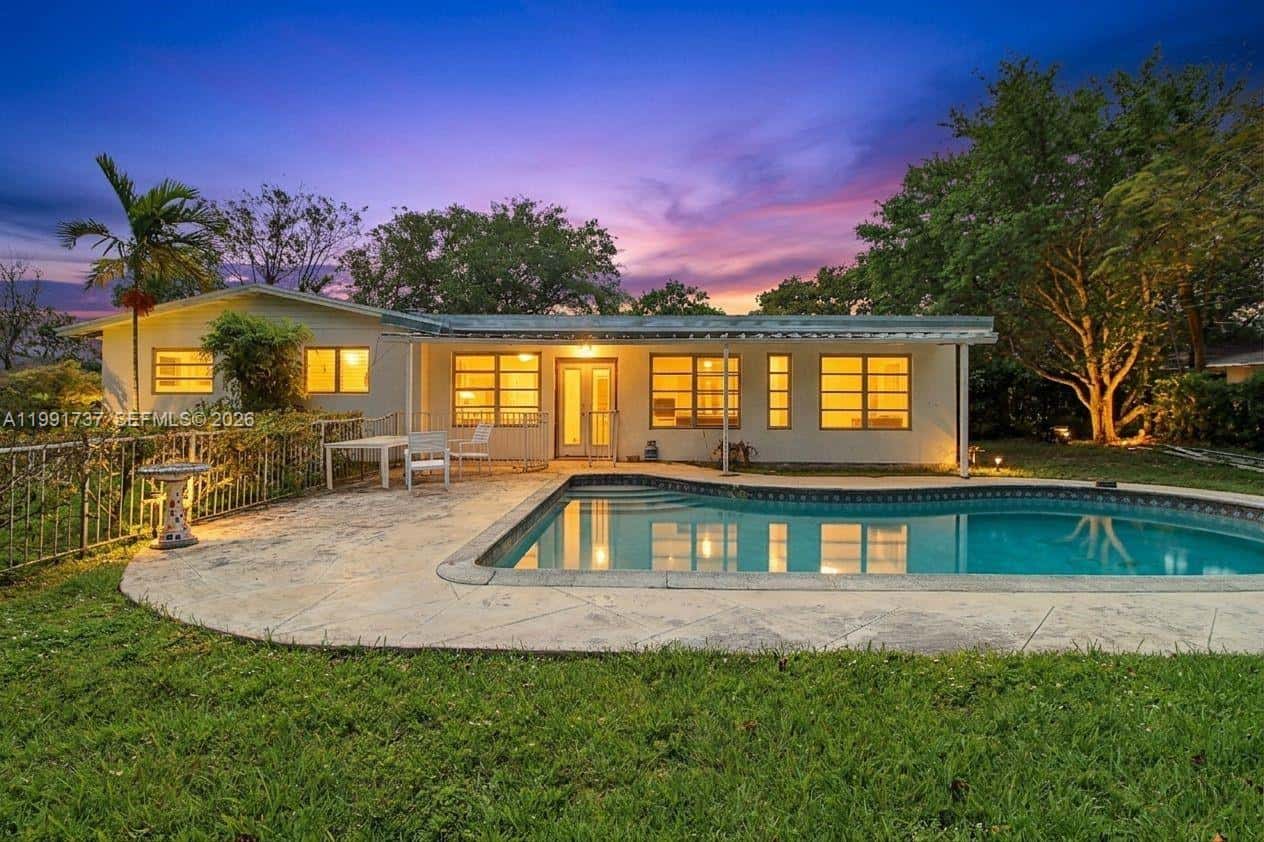 8285 SW 104th St, Miami FL 33156