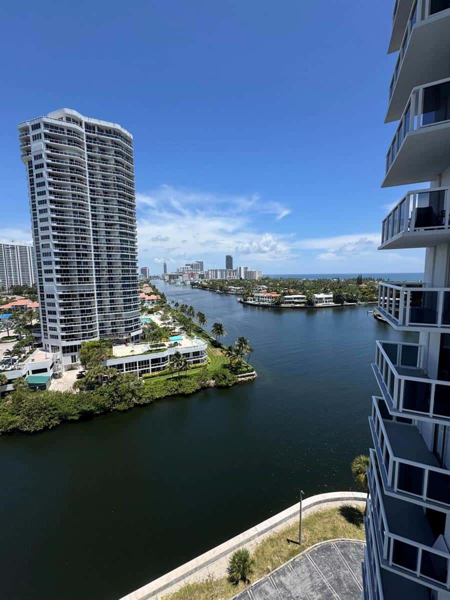 20515 E Country Club Drive # 1442, Miami FL 33180