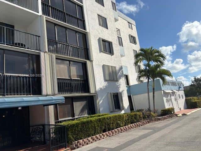 5033 NW 7th St # 101, Miami FL 33126