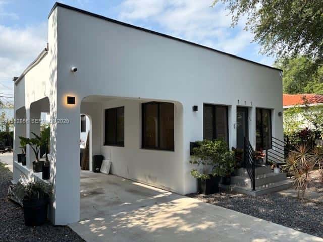 111 NW 46th St, Miami FL 33127