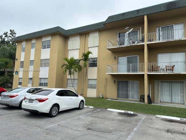 5400 SW 77 Court # 2R, Miami FL 33155