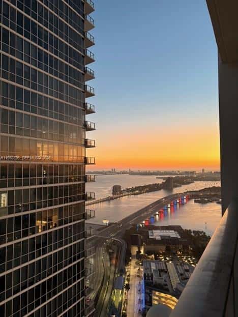1040 Biscayne Blvd # 2605, Miami FL 33132