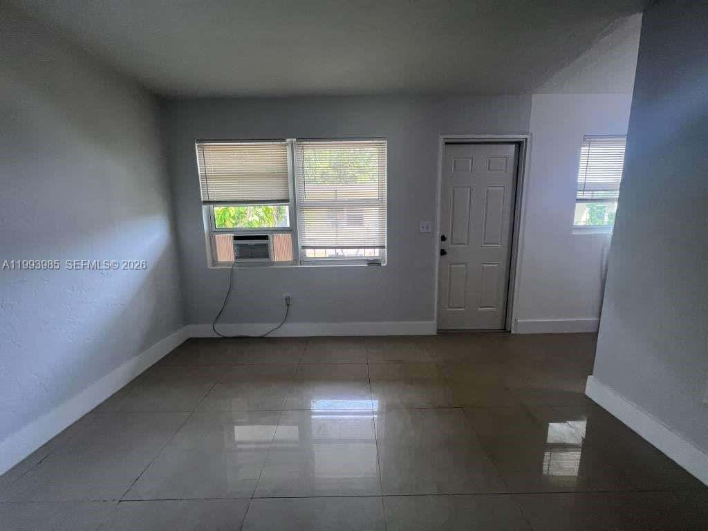 1281 NW 60th St # 5, Miami FL 33142