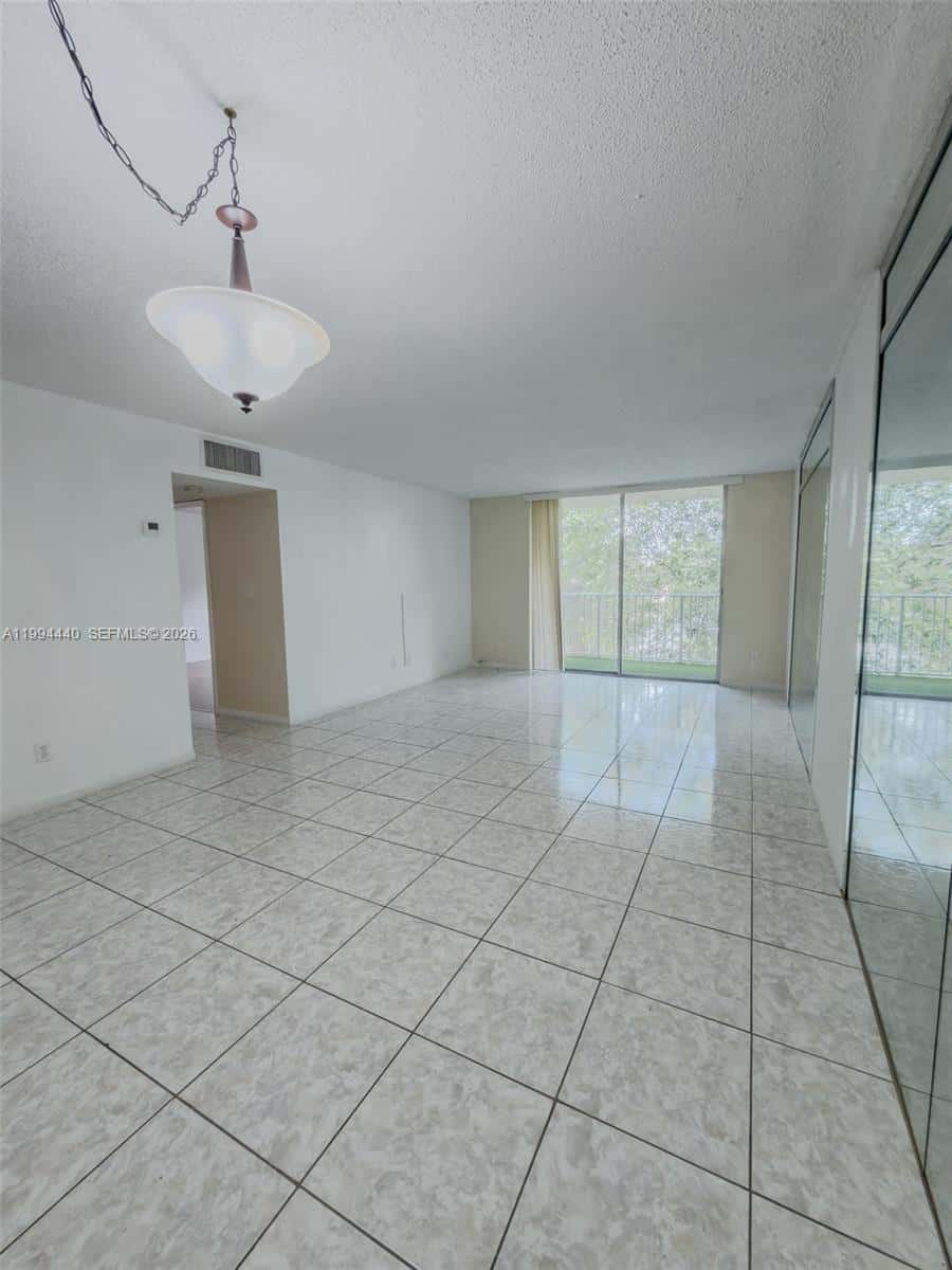 8411 NW 8th St # 301, Miami FL 33126
