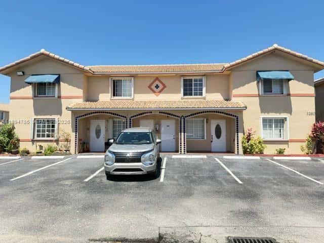 3260 W 70th St # 202, Hialeah FL 33018