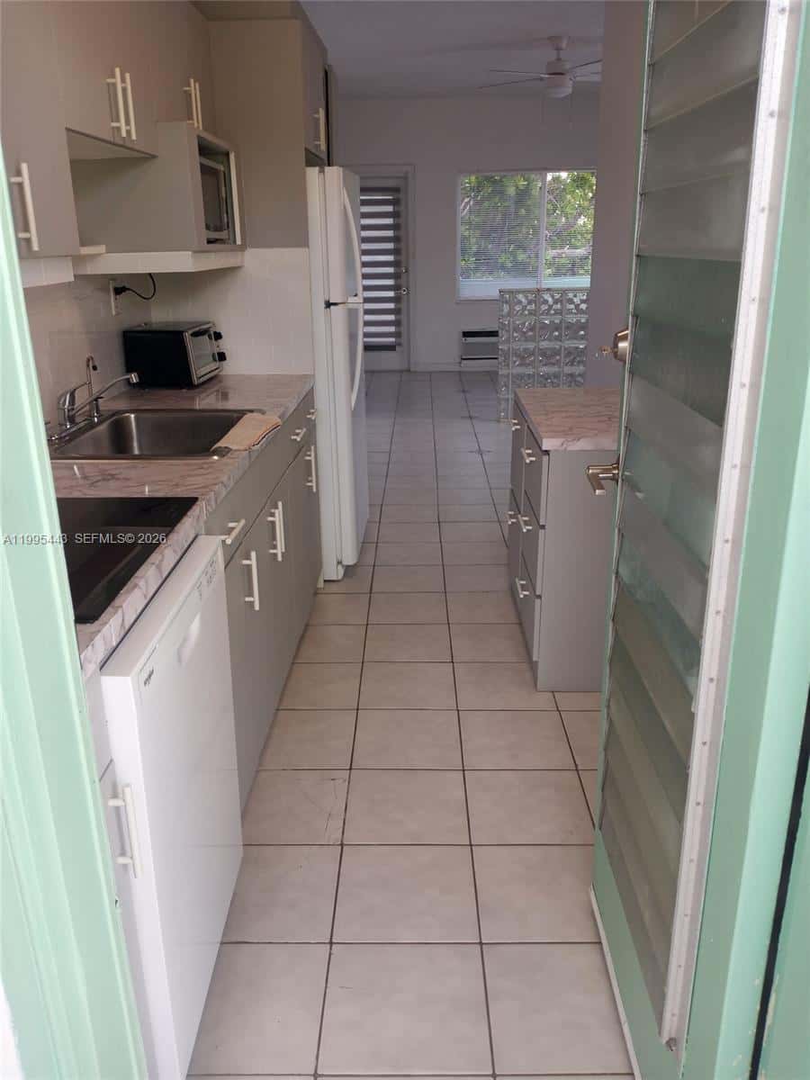 6490 Collins Ave # 18, Miami Beach FL 33141