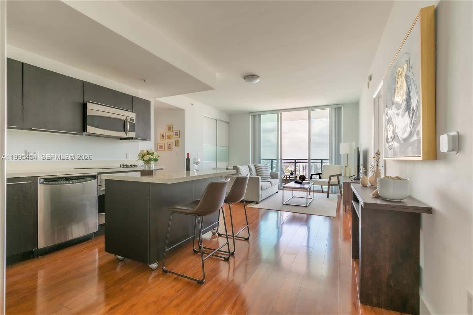 90 SW 3rd St # 3806, Miami FL 33130
