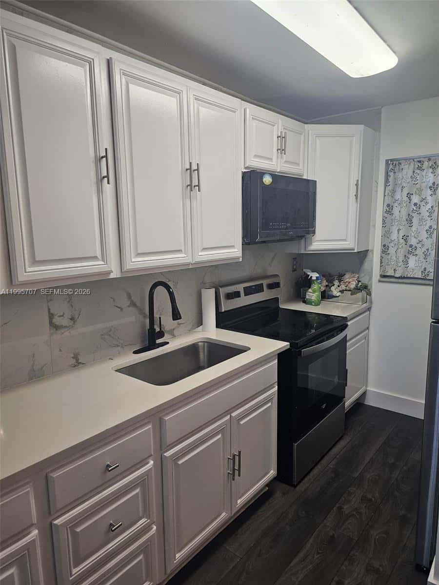 6055 W 19th Ave # 209, Hialeah FL 33012