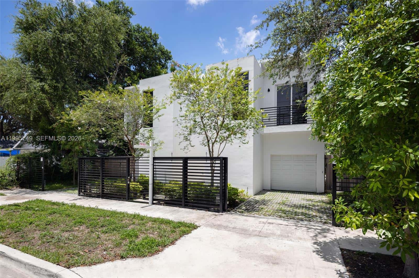 3162 Plaza St, Coconut Grove FL 33133