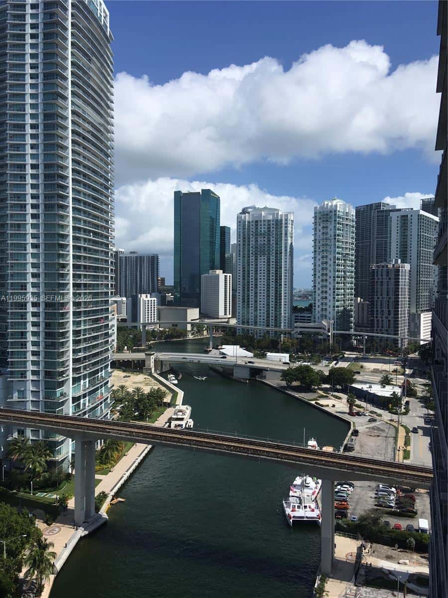 185 SW 7th St # 3211, Miami FL 33130