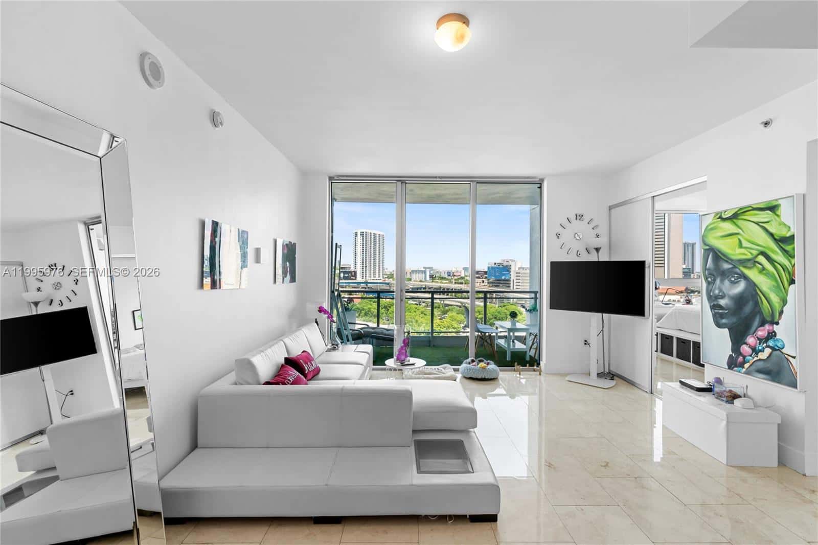 90 SW 3rd St # 1209, Miami FL 33130