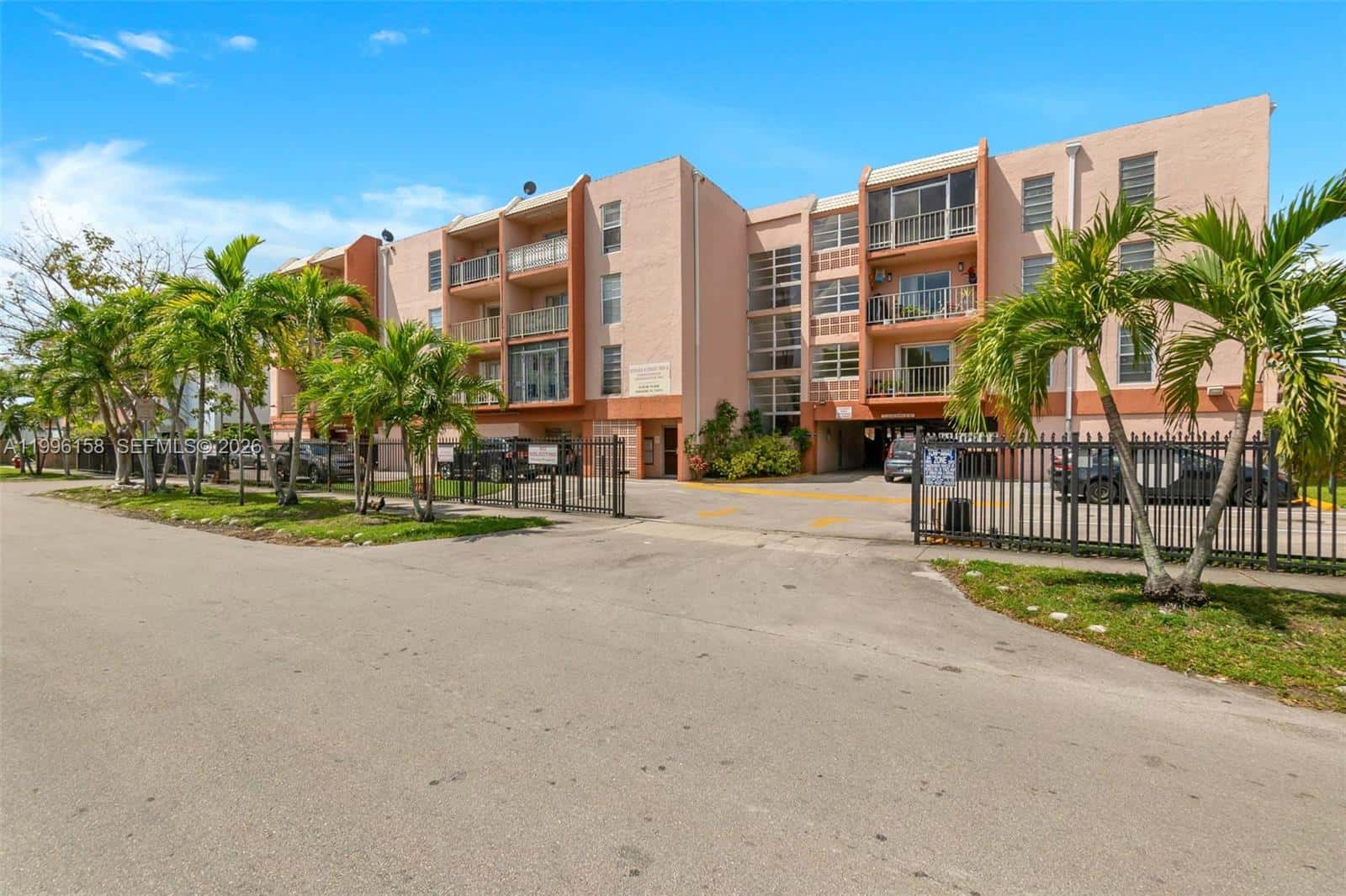 6130 W 19th Ave # 305, Hialeah FL 33012