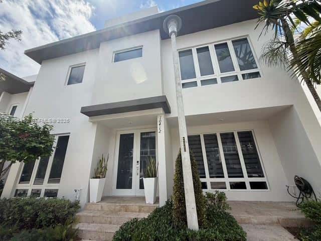 10412 NW 63rd Ter, Doral FL 33178
