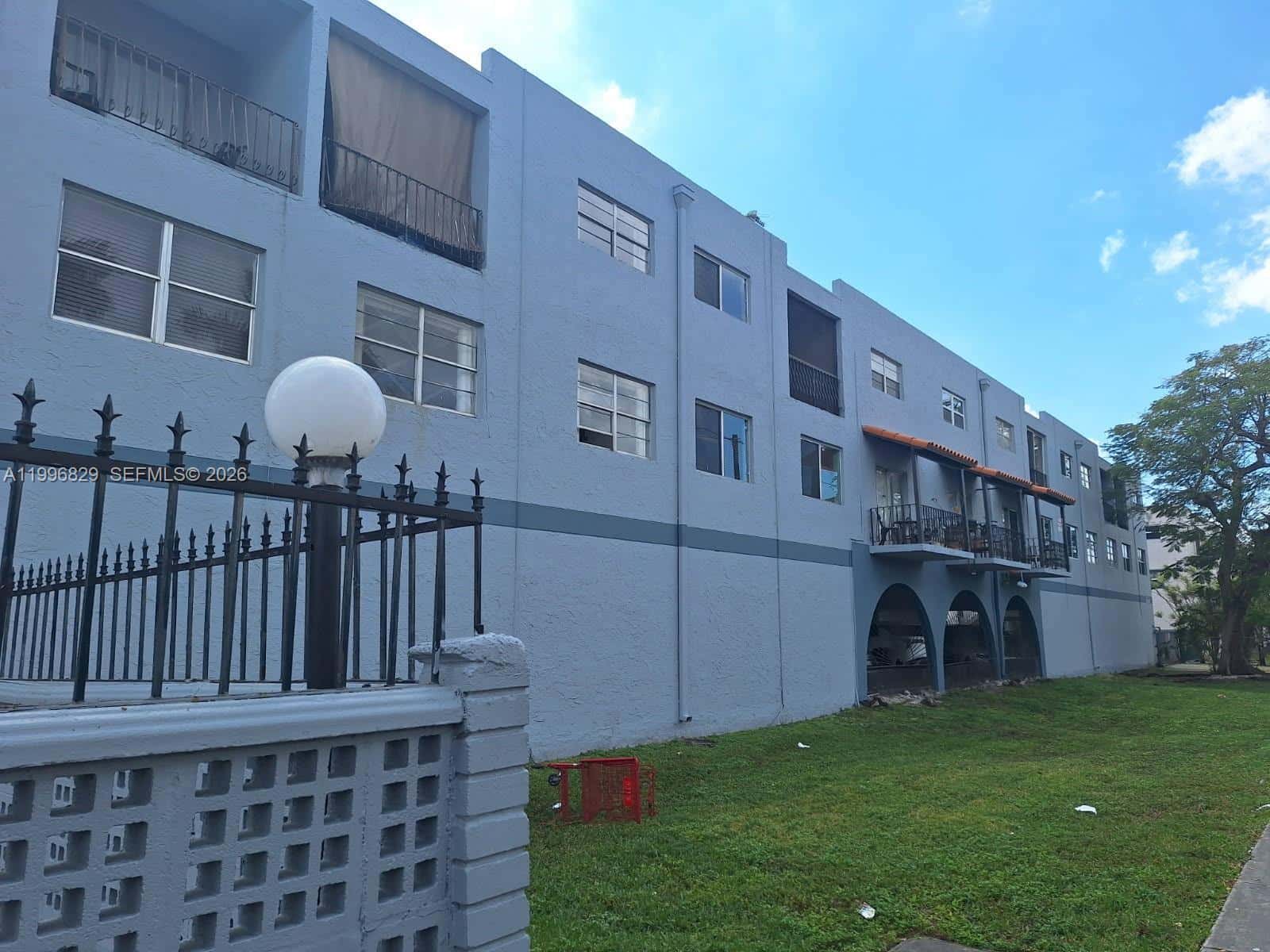 1300 W 53rd St # 35, Hialeah FL 33012