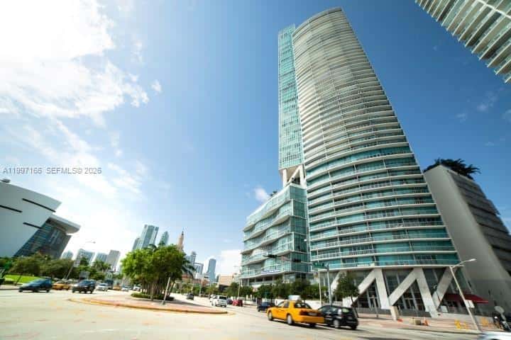 888 Biscayne Blvd # 2211, Miami FL 33132