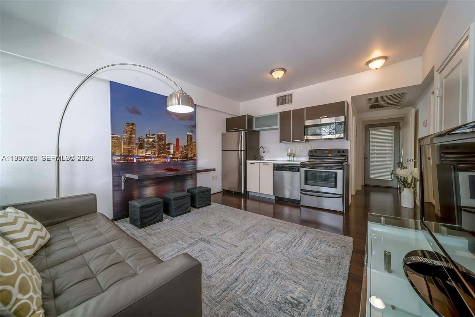 601 11th St # 206, Miami Beach FL 33139