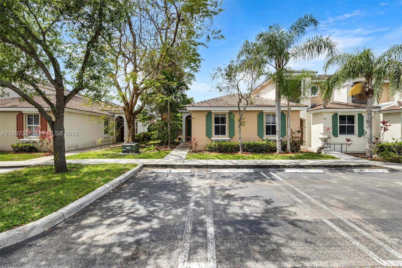 990 NE 42nd Pl, Homestead FL 33033