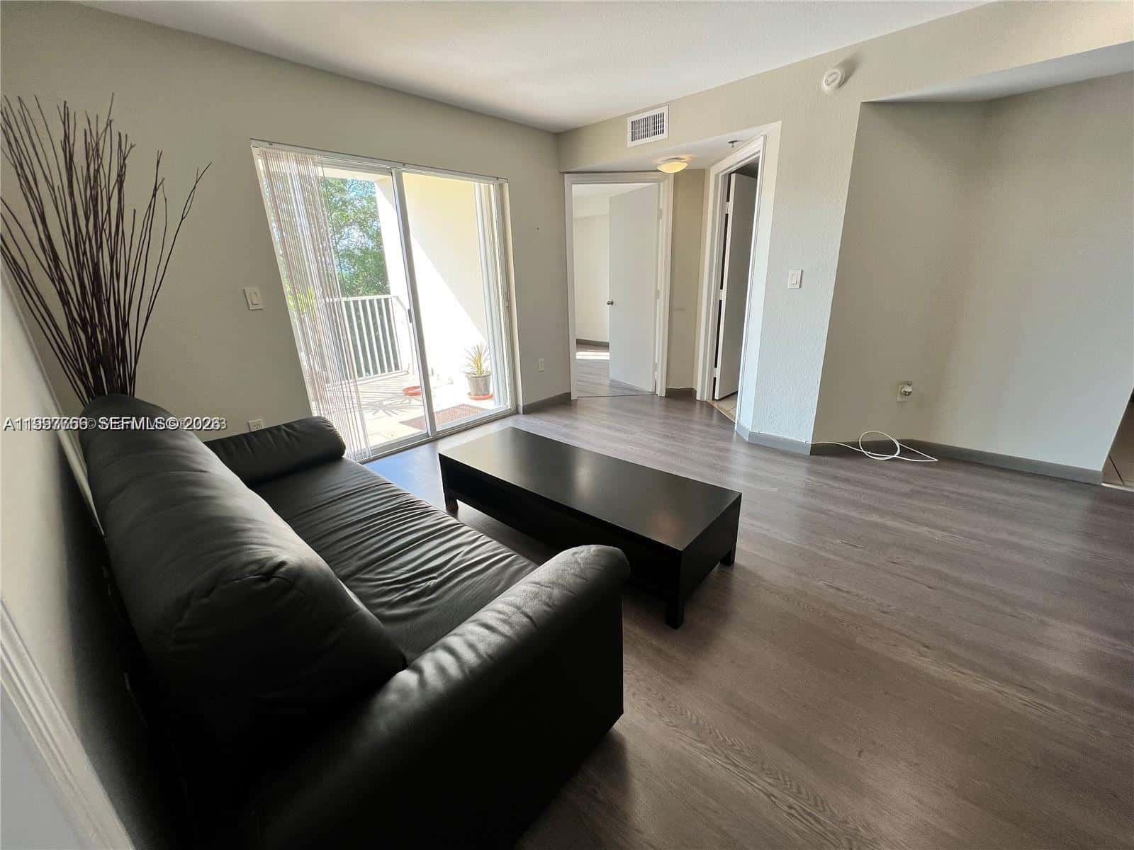 637 SW 3rd St # 306, Miami FL 33130
