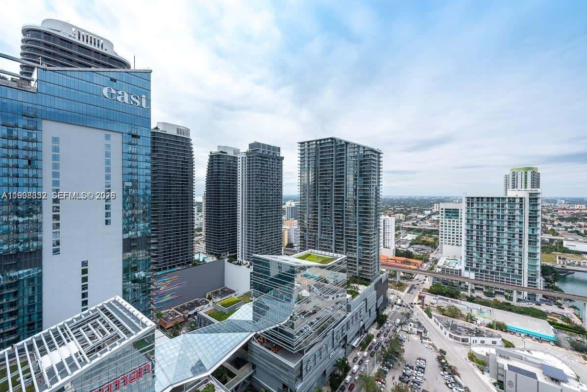 68 SE 6th St # 3006, Miami FL 33131