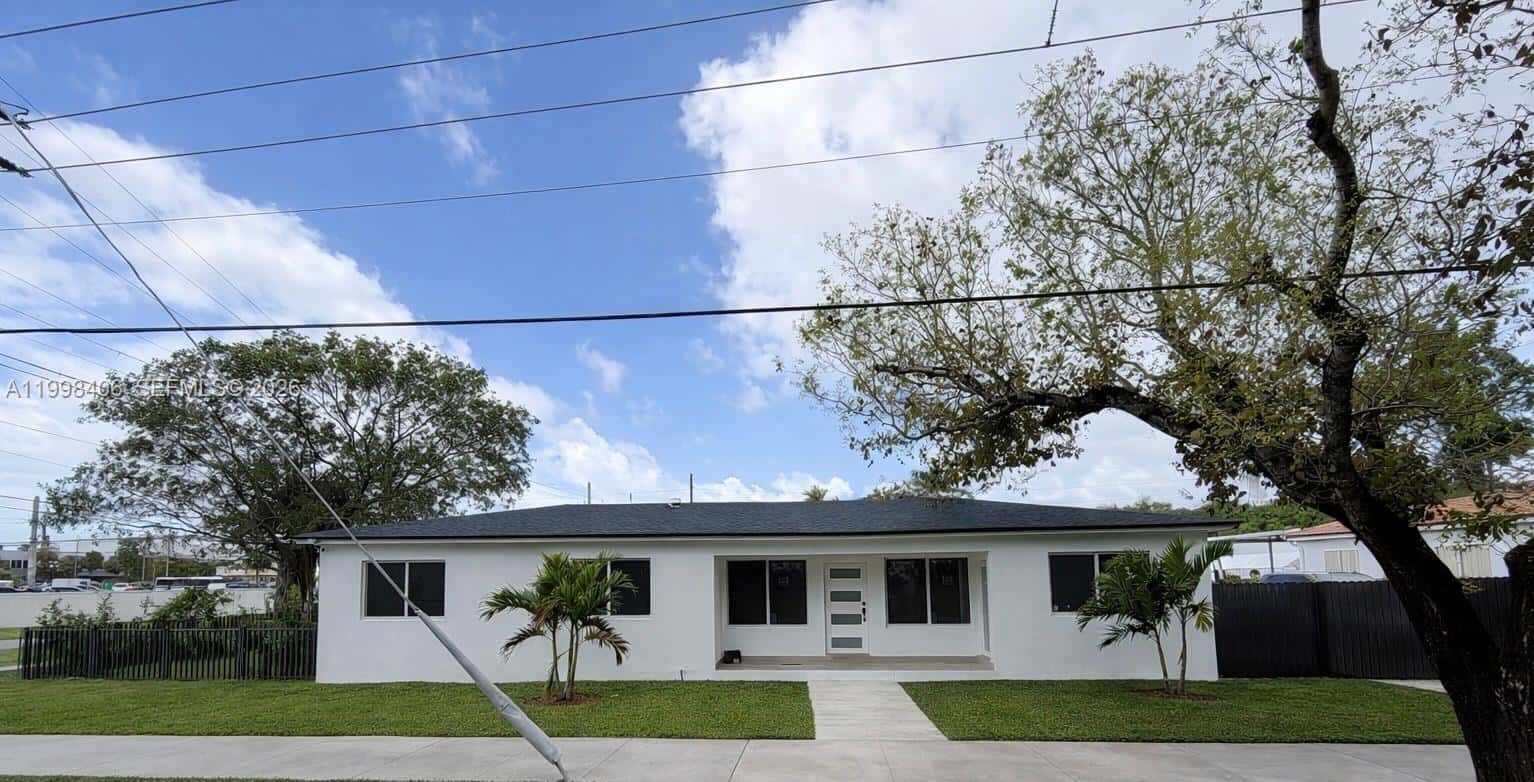 596 Ragan Dr, Miami Springs FL 33166