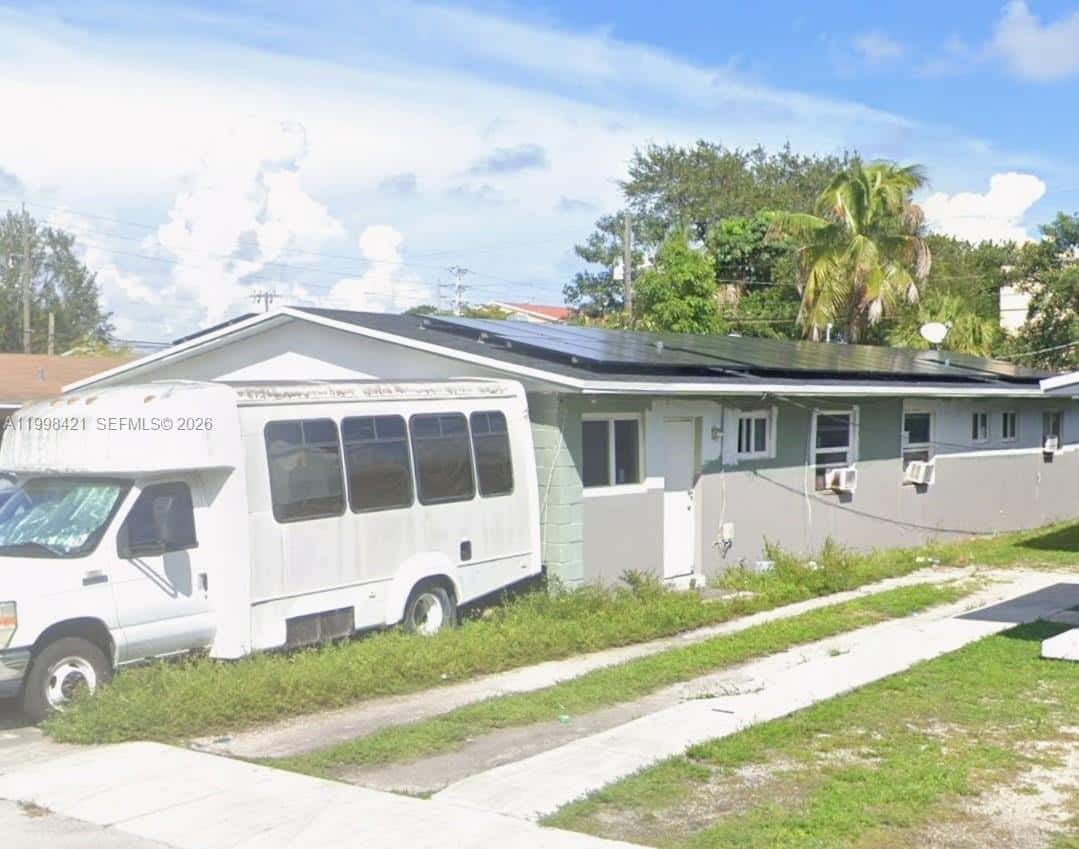 7641 NW 2nd Ct, Miami FL 33150
