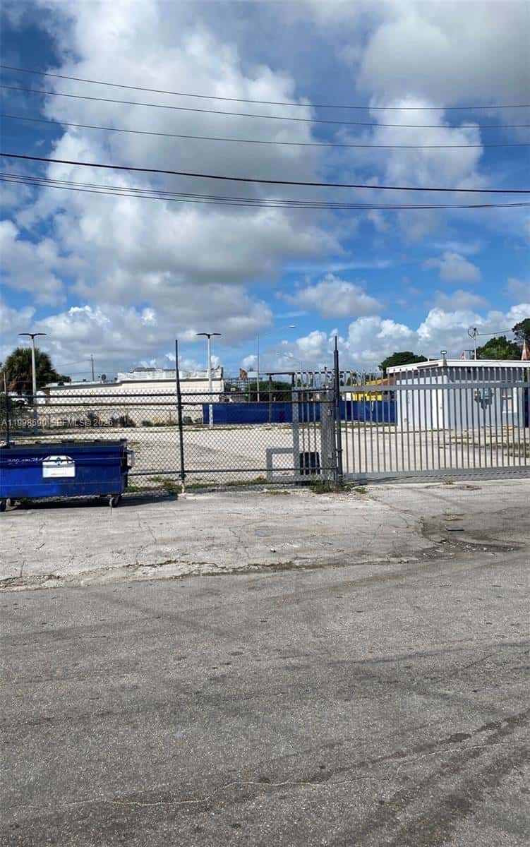 300 NW 79th St, Miami FL 33150