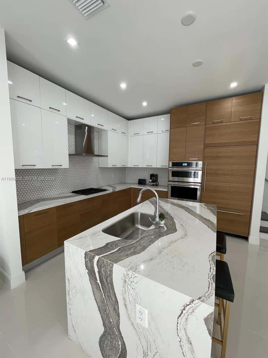 8283 NW 44th St, Doral FL 33166