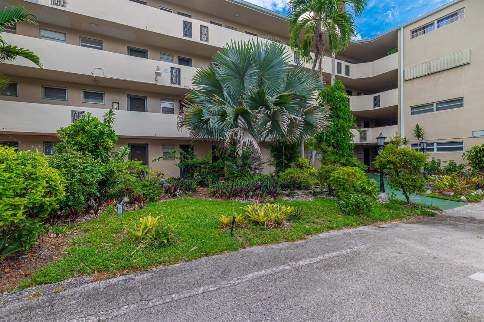 1660 NE 191st Street Unit 311, Miami FL 33179