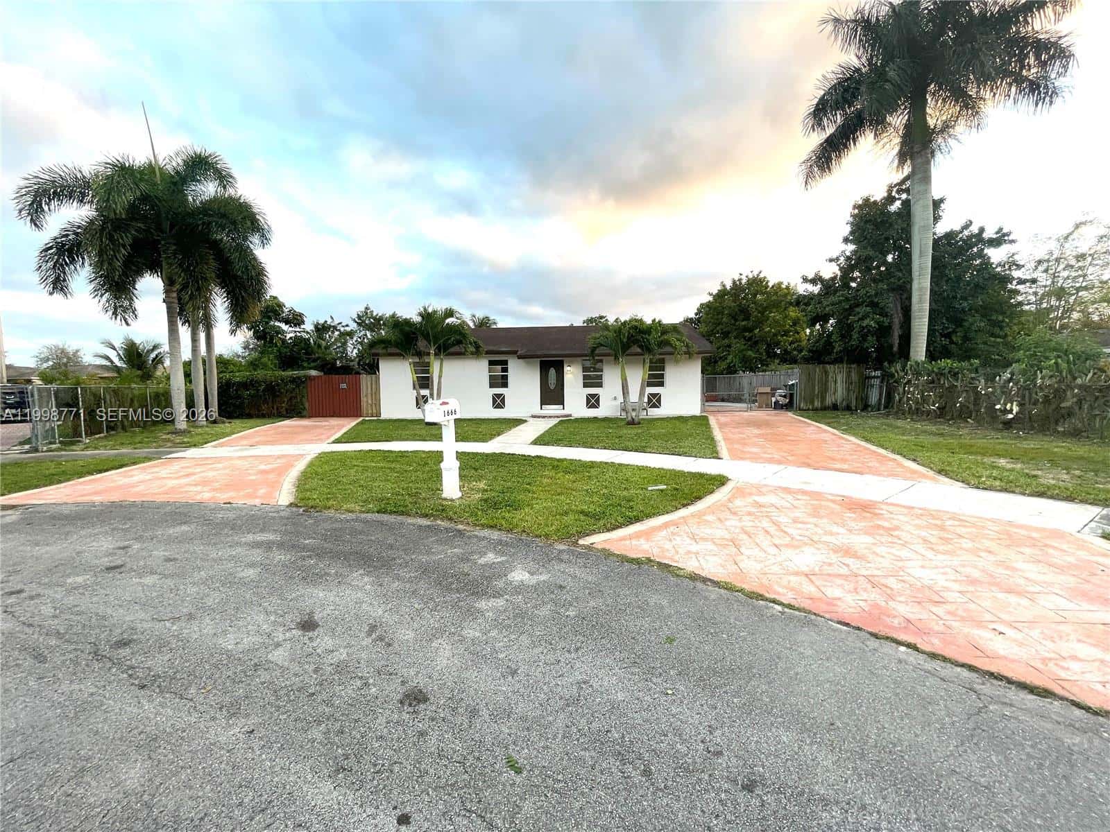 1666 SW 3rd Ct, Homestead FL 33030