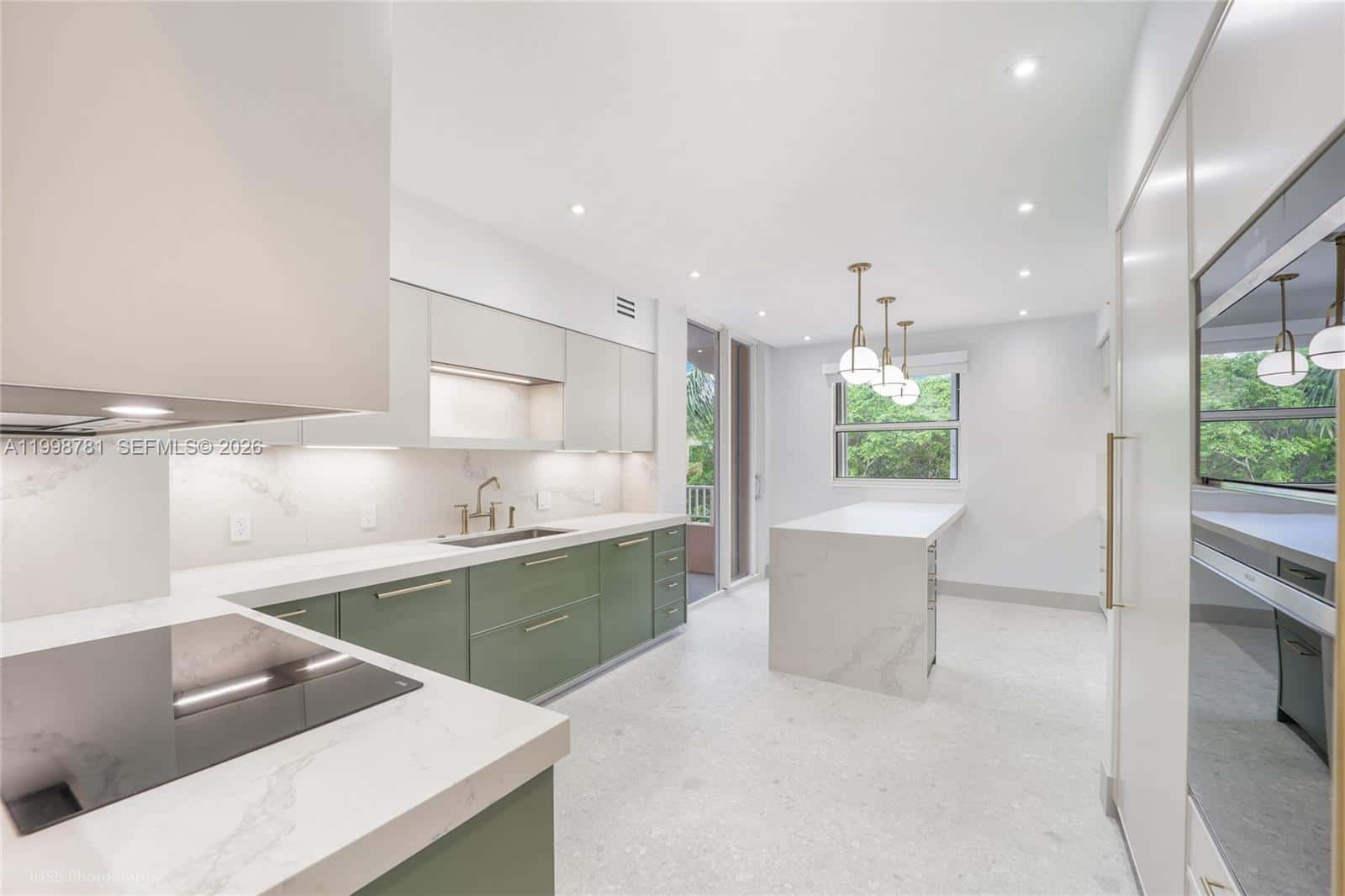 737 Crandon Blvd # 301, Key Biscayne FL 33149