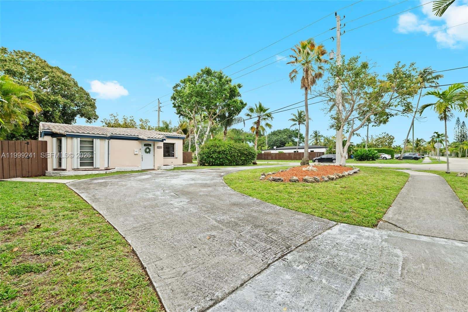 1395 NE 177th St, North Miami Beach FL 33162