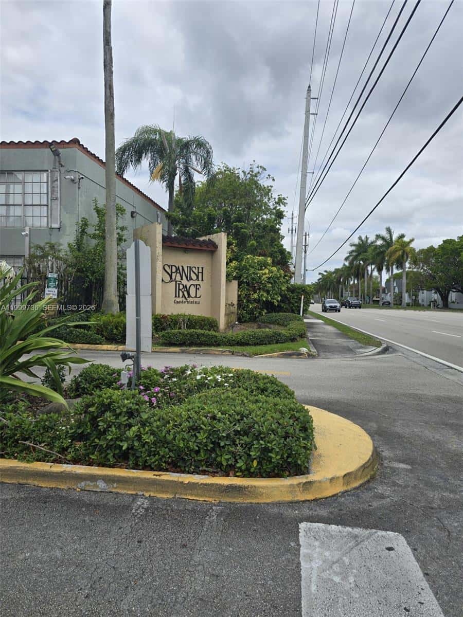 10786 N Kendall Dr # D5, Miami FL 33176