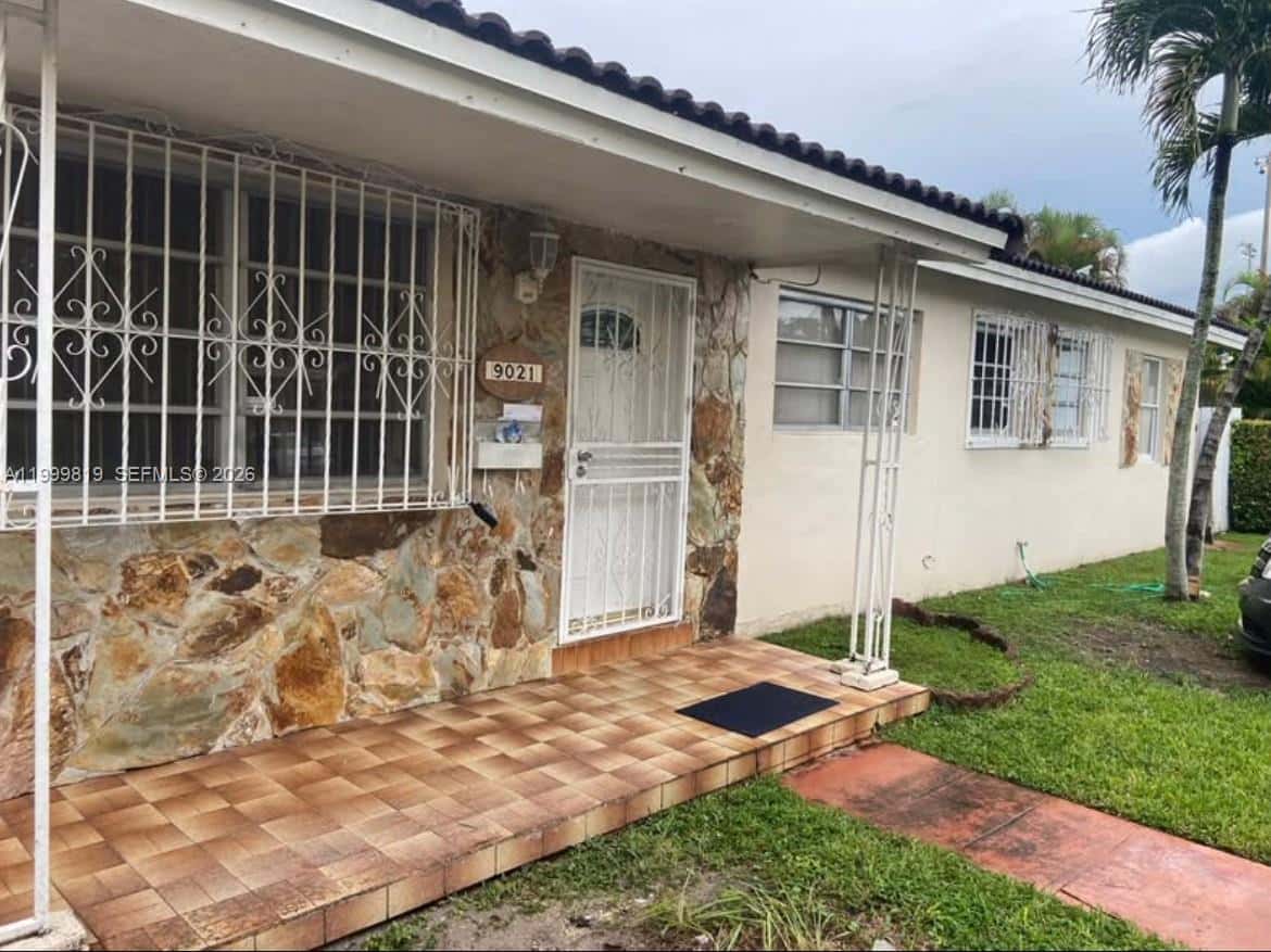 9021 SW 30th Ter, Miami FL 33165
