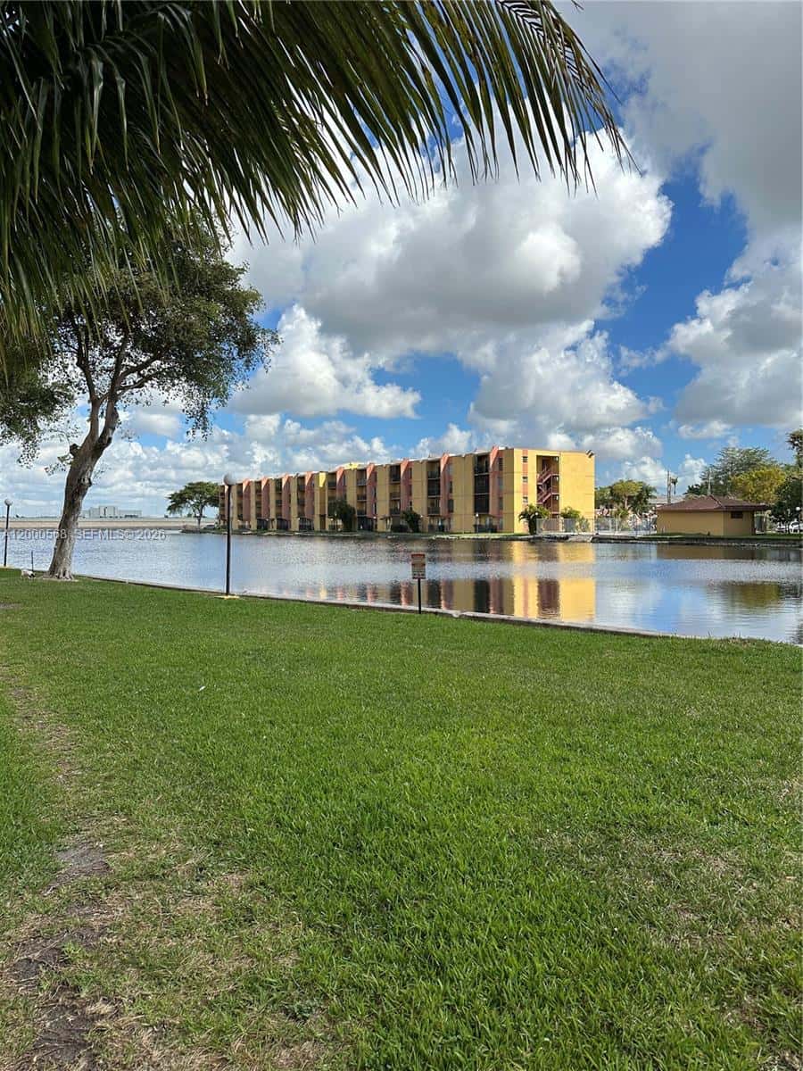 4717 NW 7th St # 10, Miami FL 33126